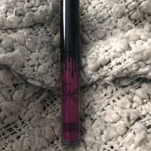 Kylie Cosmetics velvet single in Karma 💄